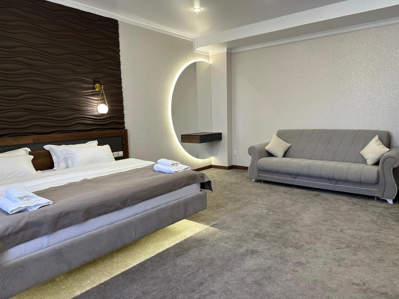 Grand Way Hotel タラズ エクステリア 写真